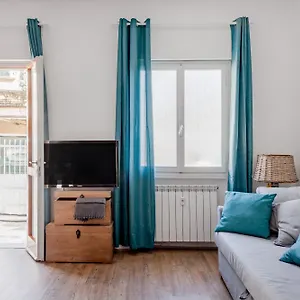 Apartment Open The Classic Wooden Shutters At A Cozy Nest, Florence